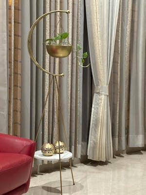 muun tripod planter - Gold and White Marble