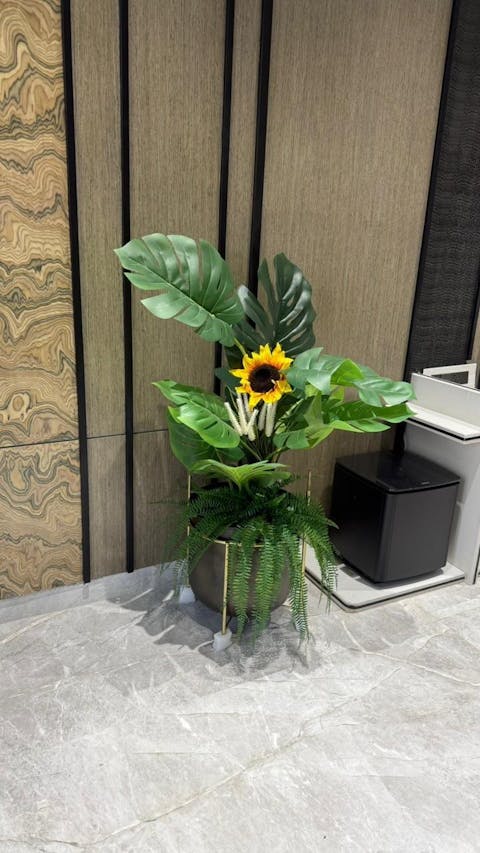 Luna Standing Planter