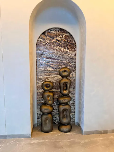 Grande Ren Organic Sculpture