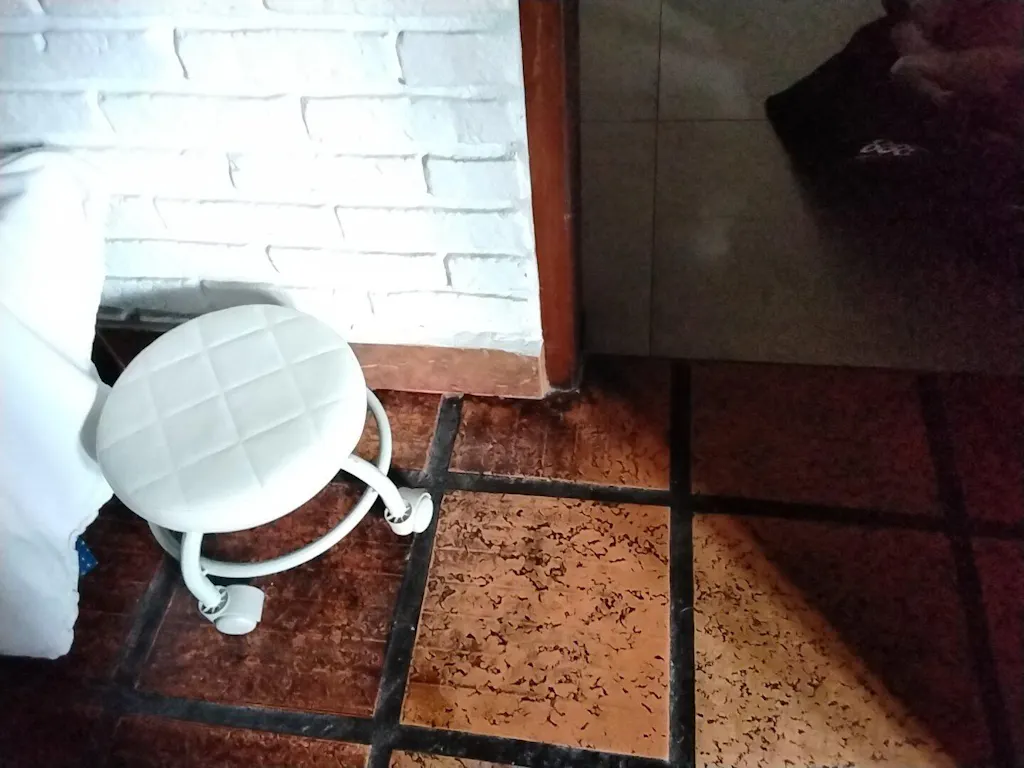 Taburete Multifunciónal Bajo Con Ruedas