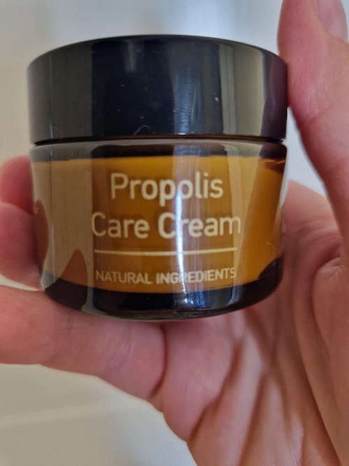 Cremă de ingrijire cu propolis