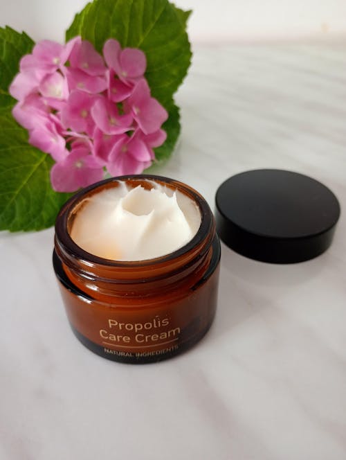 Cremă de ingrijire cu propolis