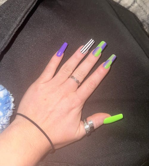 Goth Vertical Ombré Press On Nails | Beetlejuice Halloween Nails