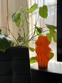 Iris Cordless — Sculptural Portable Lamp with Remote