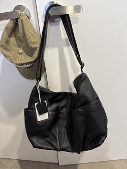 Poches design genuine cowhide leather bag with sling