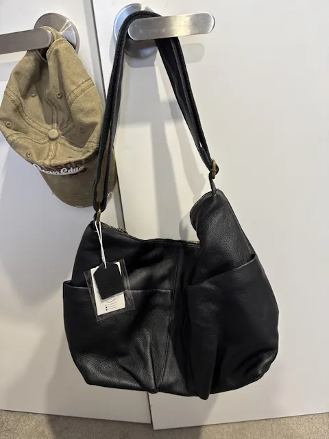 Poches design genuine cowhide leather bag with sling