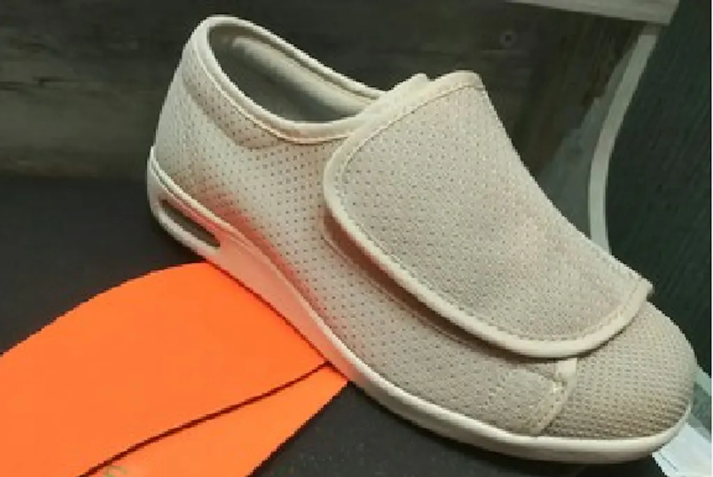 Nanccy Wide Diabetic Shoes For Swollen FeetNW019