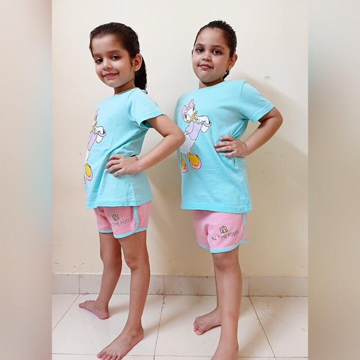 Poser Daisy Shorts Set