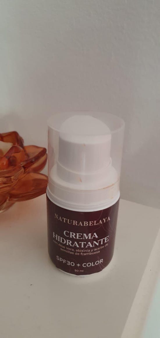 Crema hidratante de día con color SPF30 con Aloe vera, aceite de abisinia y frambuesa