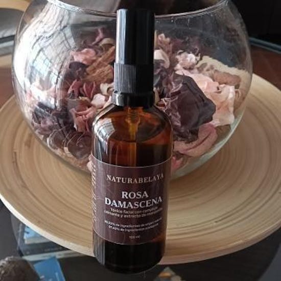 Tónico facial Rosa Damascena con complejo calmante y extracto de manzanilla