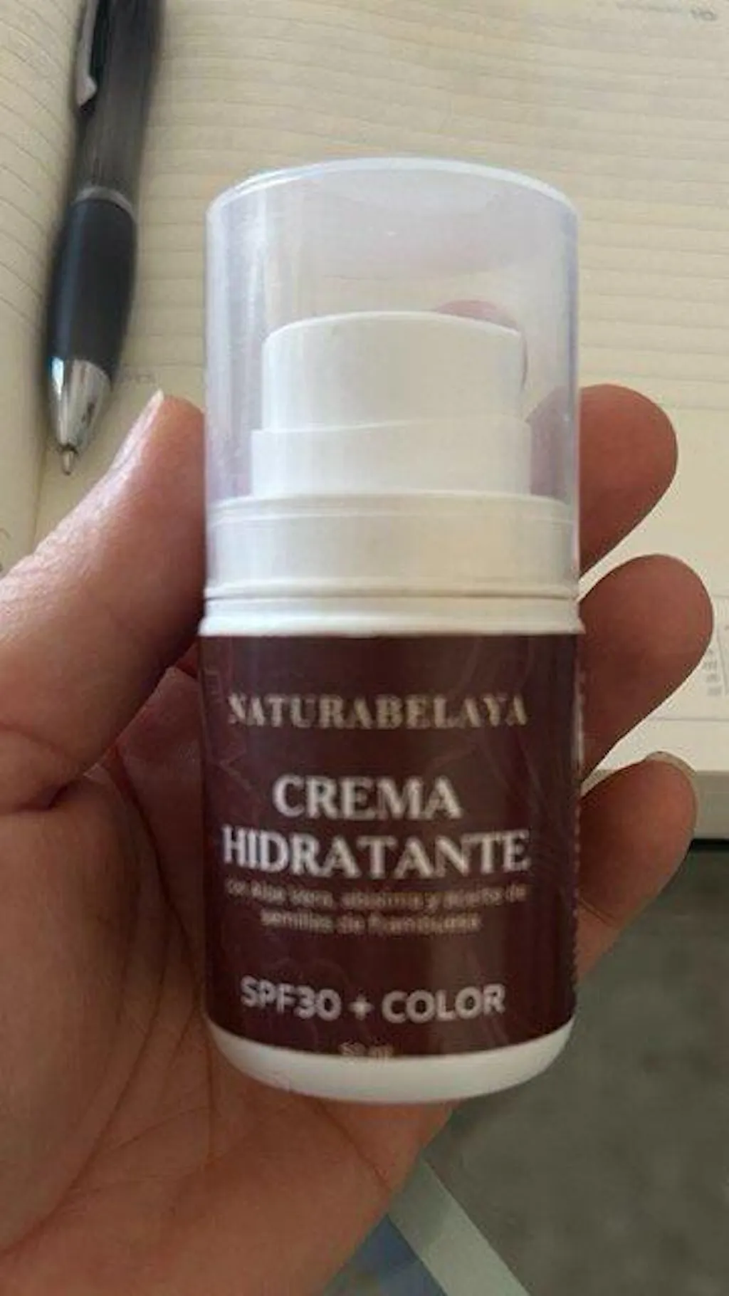 Crema hidratante de día con color SPF30 con Aloe vera, aceite de abisinia y frambuesa