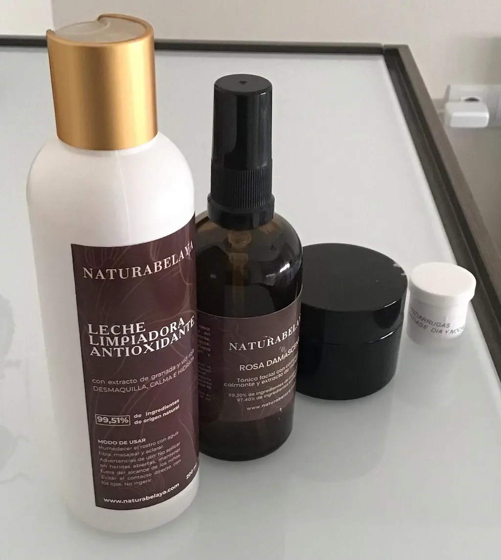 Tónico facial Rosa Damascena con complejo calmante y extracto de manzanilla