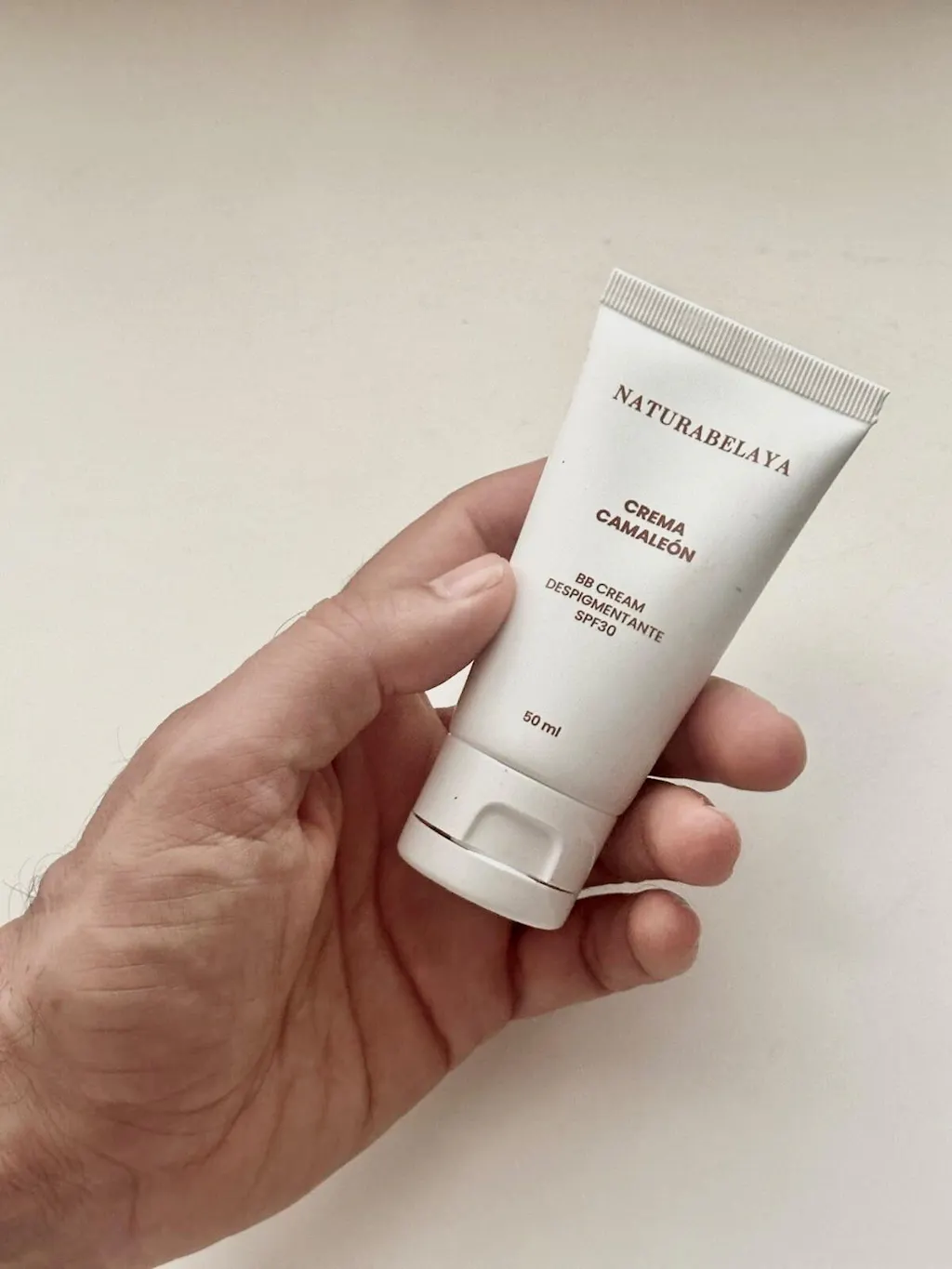 Crema de día hidratante antimanchas con protección Camaleón SPF30