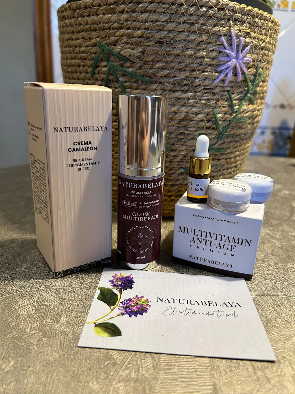Crema de día hidratante antimanchas con protección Camaleón SPF30
