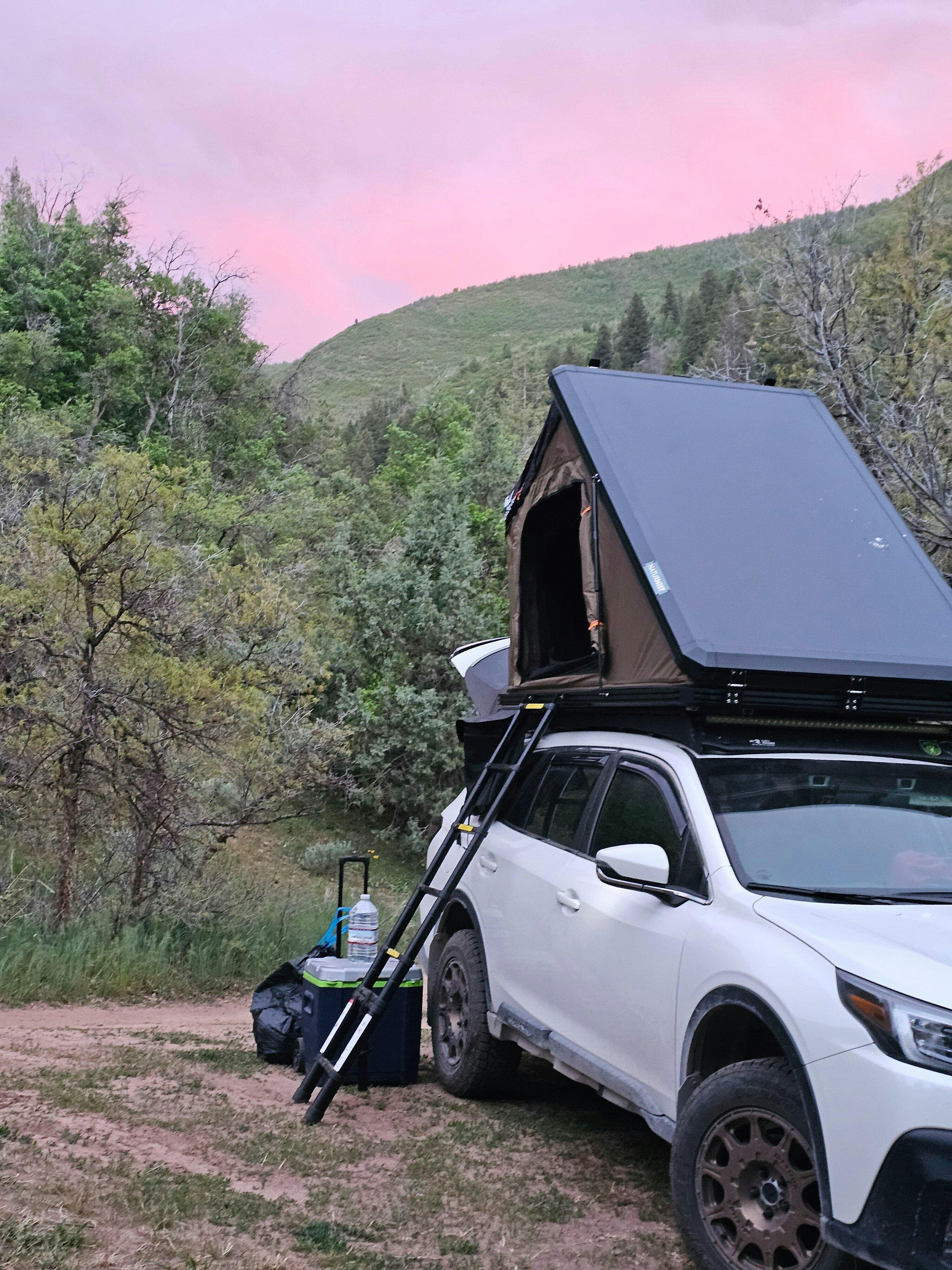 Naturnest Aluminum Clamshell Hard Shell Rooftop Tent | 2 Person