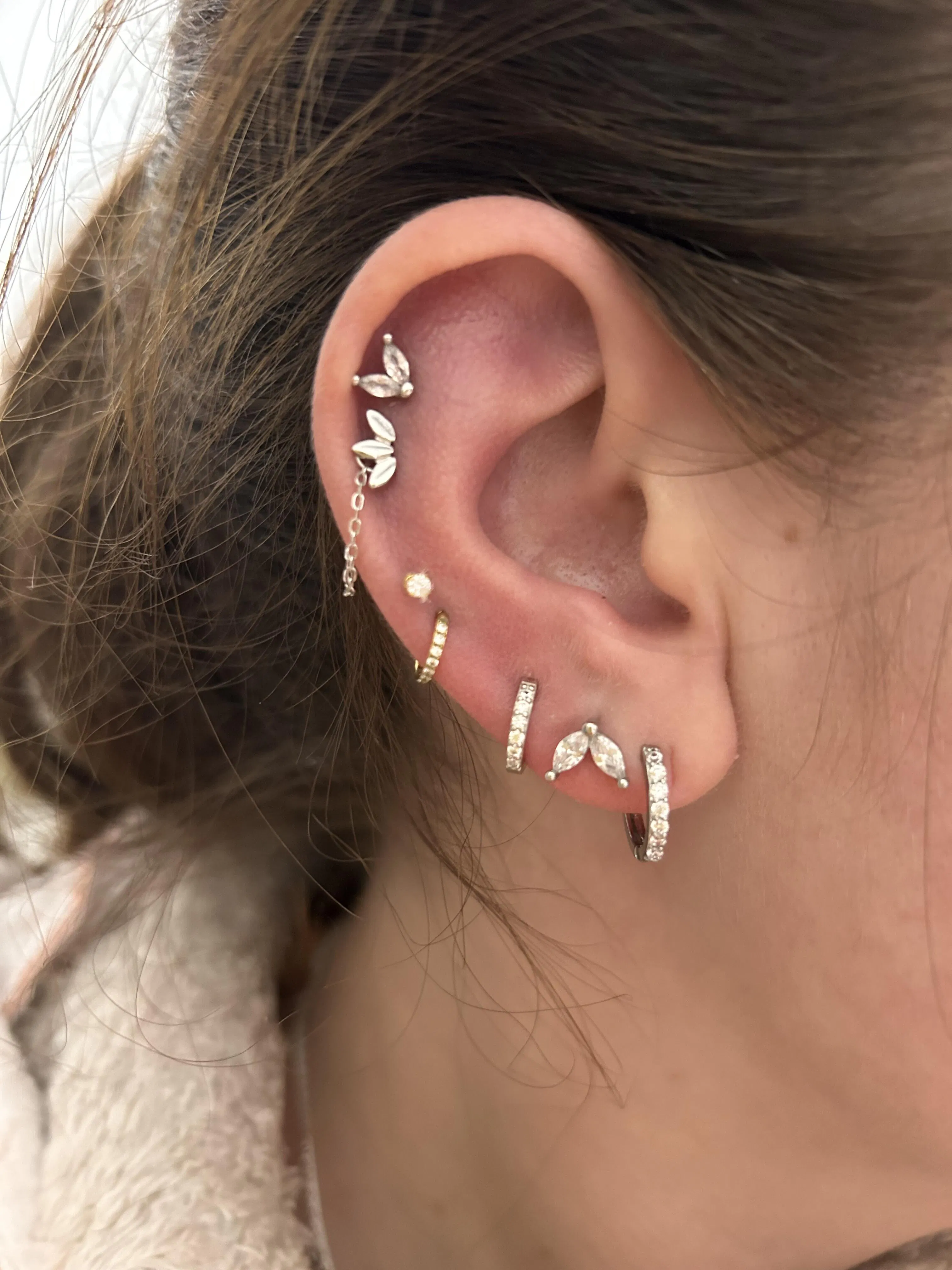 Orla Onyx - piercing oreille acier inoxydable pierre noire main image 1