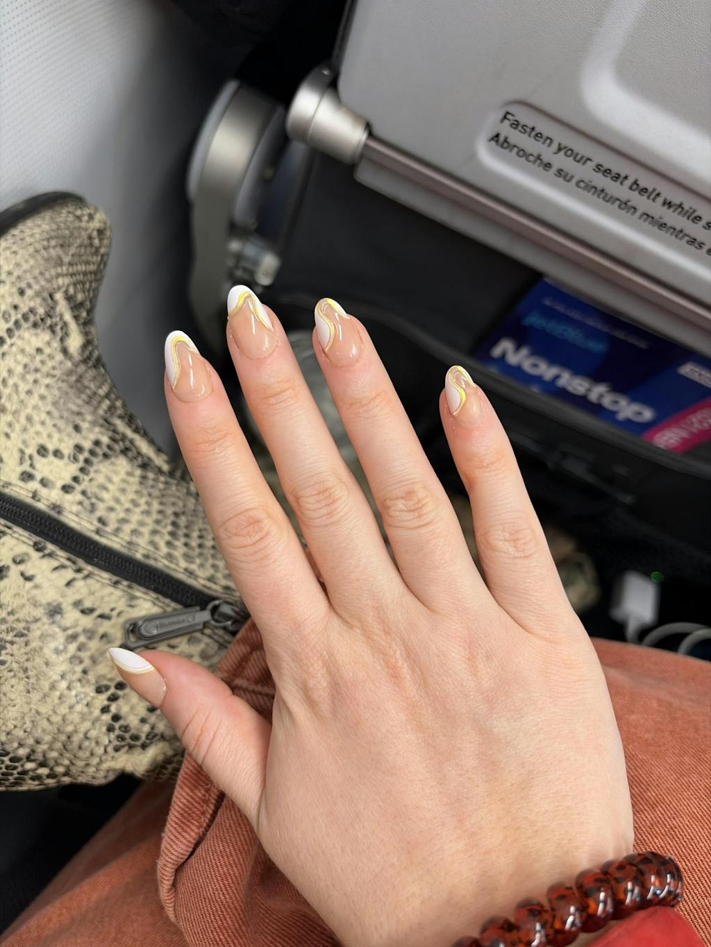 SIMPLE BUT MAKE IT A STATEMENT - SHORT ALMOND PRESS-ON NAILS