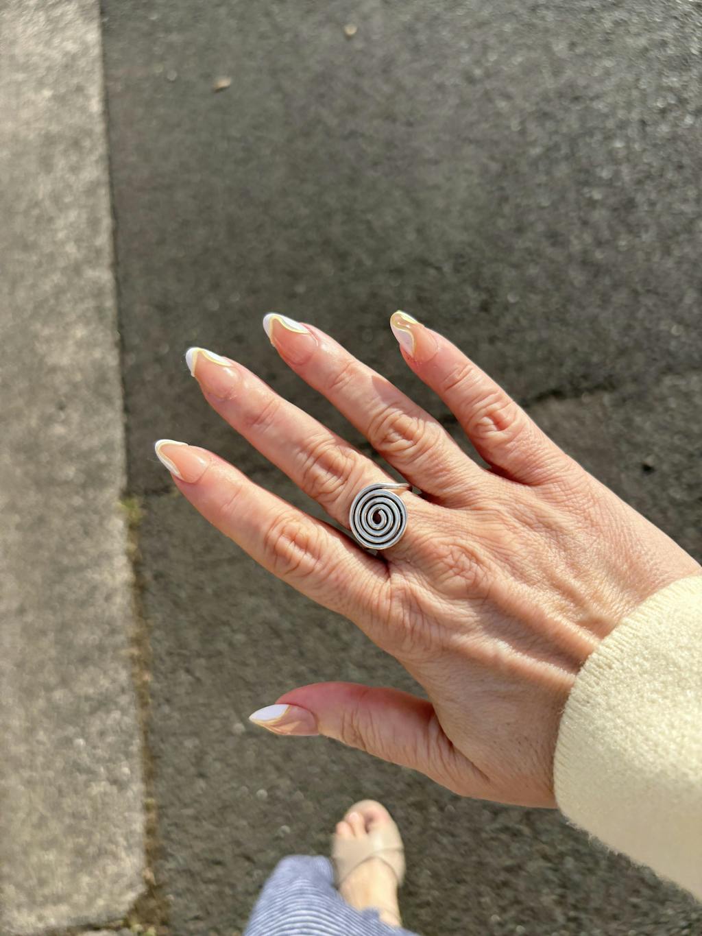 SIMPLE BUT MAKE IT A STATEMENT - SHORT ALMOND PRESS-ON NAILS