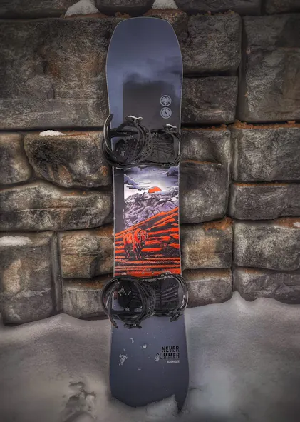 Men's 2026 Benchmark Snowboard | Never Summer – Never Summer
