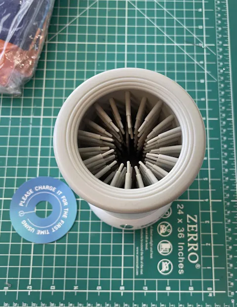 Pet cleaning pod portable gadget