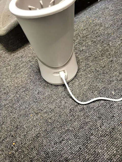 Pet cleaning pod portable gadget