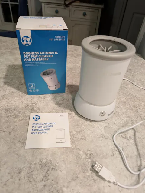 Pet cleaning pod portable gadget