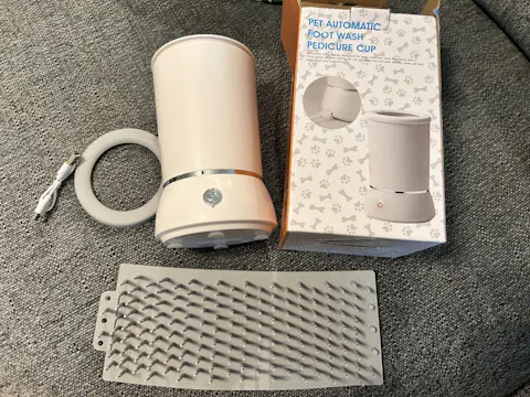 Pet cleaning pod portable gadget