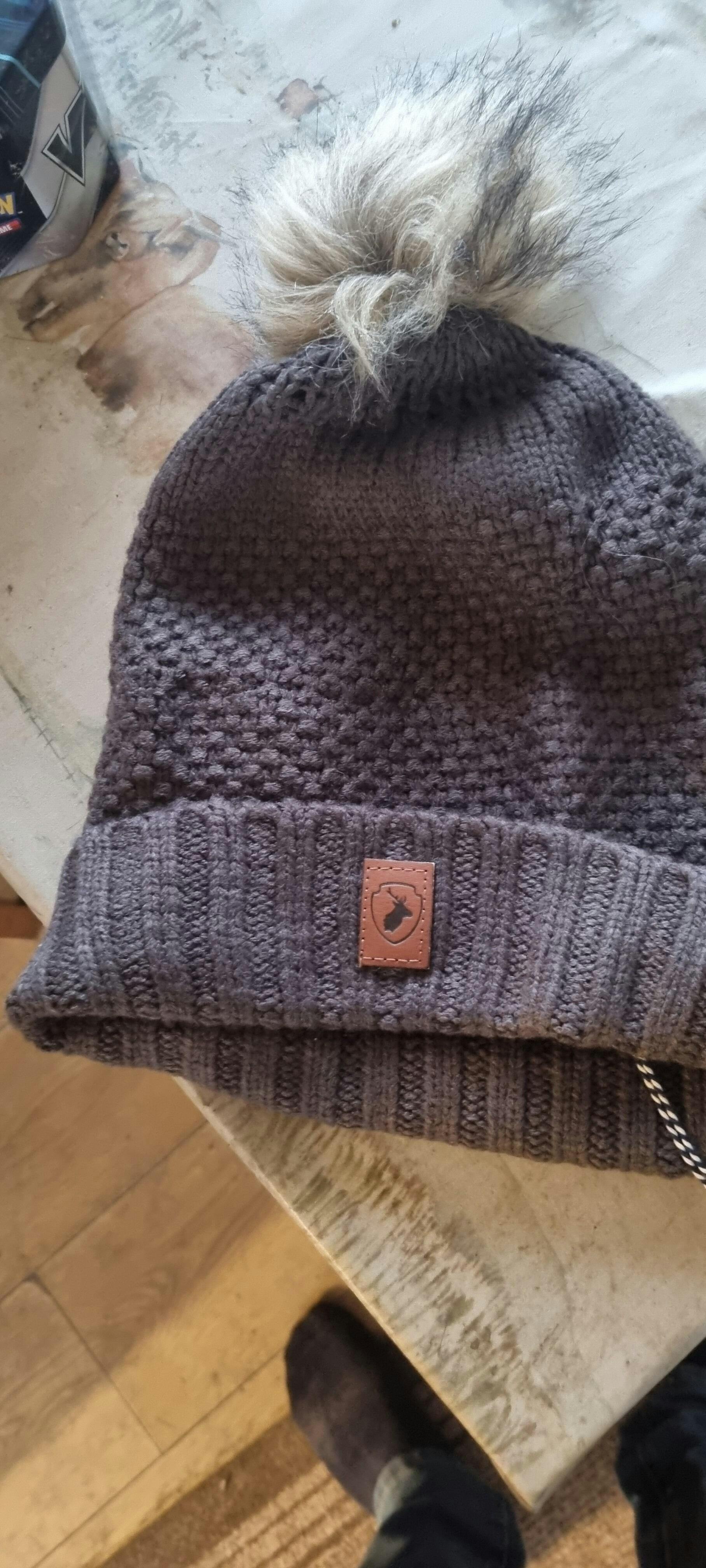 Ladies Knitted Hat with Faux Fur Pompom from Forest – New Forest