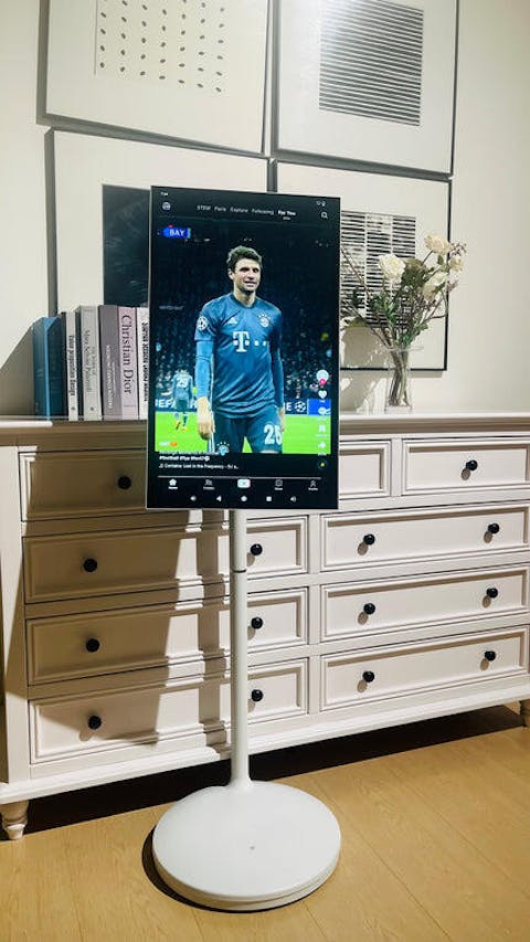 Nework MoveMate AI 27" — Move Freely Watch Anywhere