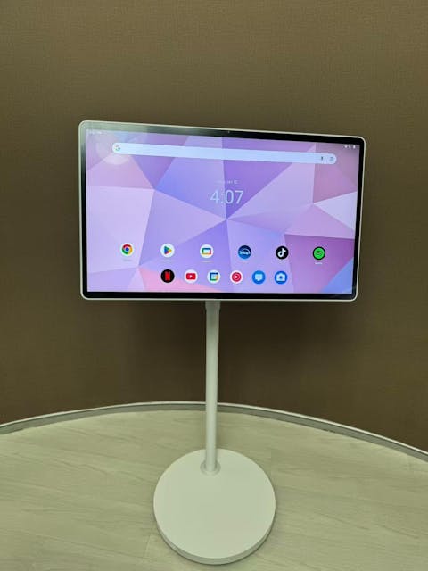 Nework MoveMate Hi-Fi 27" — Bring the Cinema With You