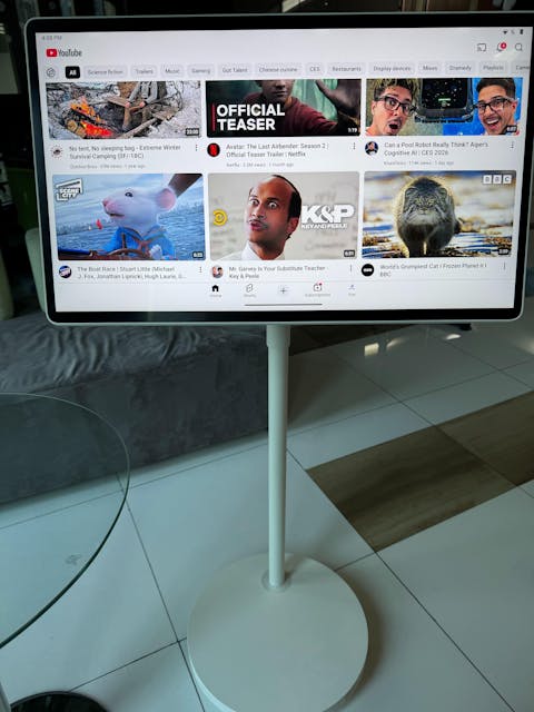 Nework MoveMate Hi-Fi 27" — Bring the Cinema With You