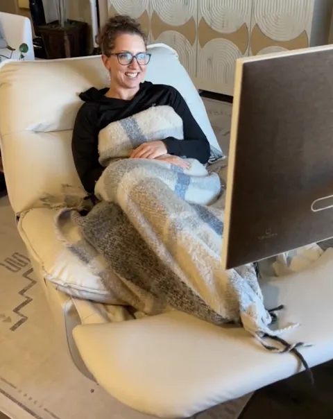 Nework MoveMate AI 27" — Move Freely Watch Anywhere