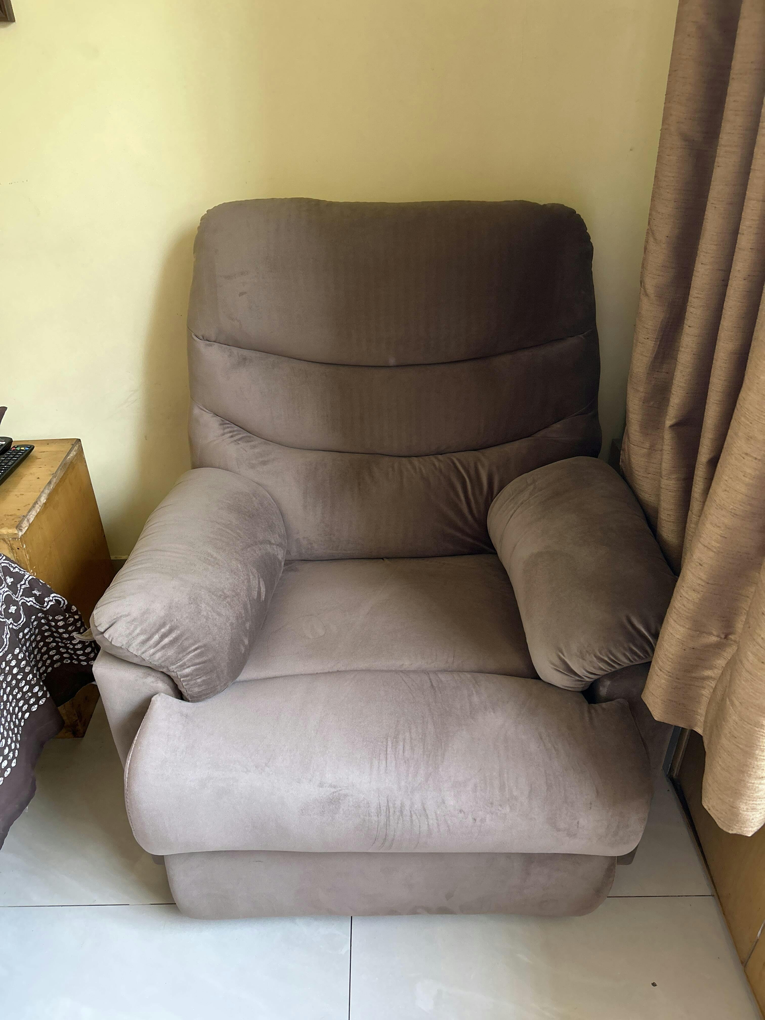 Nilkamal skelton online recliner