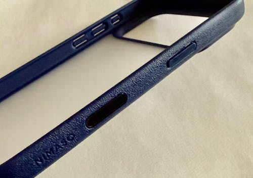 NIMASO iPhone 17/Pro/Pro Max/Air用ケース 半透明 耐衝撃 ワイヤレス充電 ストラップホール付き（黒羽シリーズ）