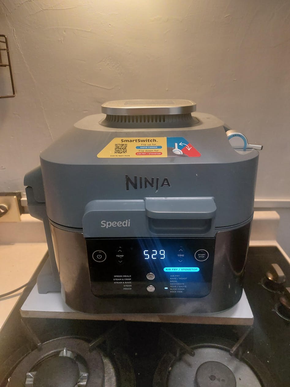 Ninja SF301 Speedi - Olla rápida y freidora de aire, capacidad de 6 cuartos  de galón, funciones 12 en 1 para cocinar al vapor, hornear, asar, sofreír