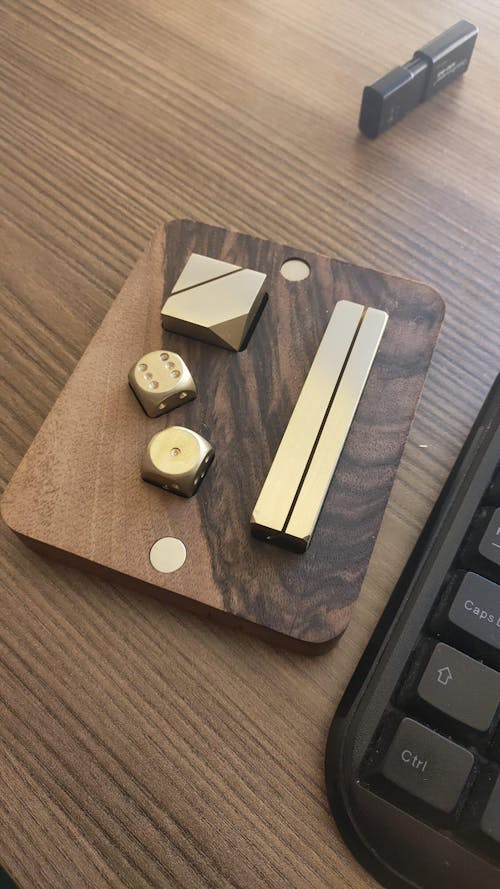 Aurum Signature Set - Kişiye Özel Masif Ceviz ve Som Pirinç Ofis Seti