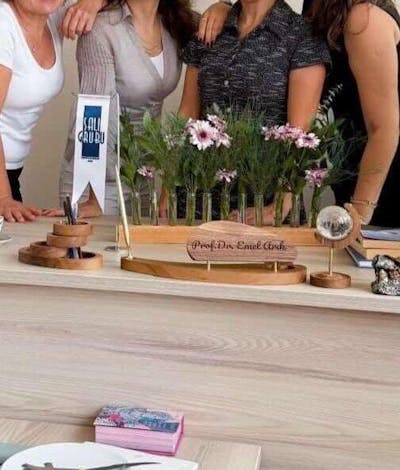 Calista Lüks Masa İsimliği – Zarafetin ve İşlevselliğin Buluşma Noktası