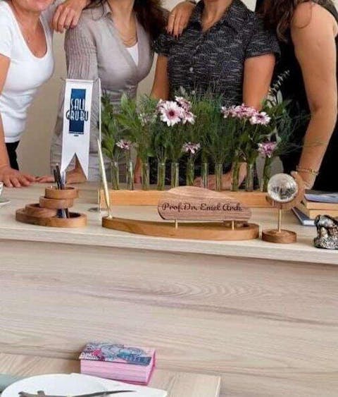 Calista Lüks Masa İsimliği – Zarafetin ve İşlevselliğin Buluşma Noktası