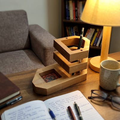 Veritas Kalemlik – Masif Ceviz & Pirinç Detaylı Tasarım