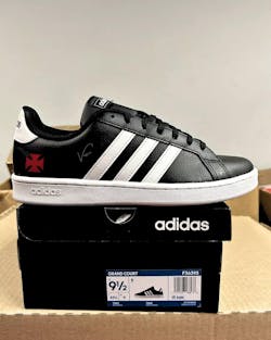 Exclusivo: Tênis Grand Court Signature Customizado Vasco Gigante da Colina + *BRINDE 1x Caneca Oficial* - EDIÇÃO LIMITADA
