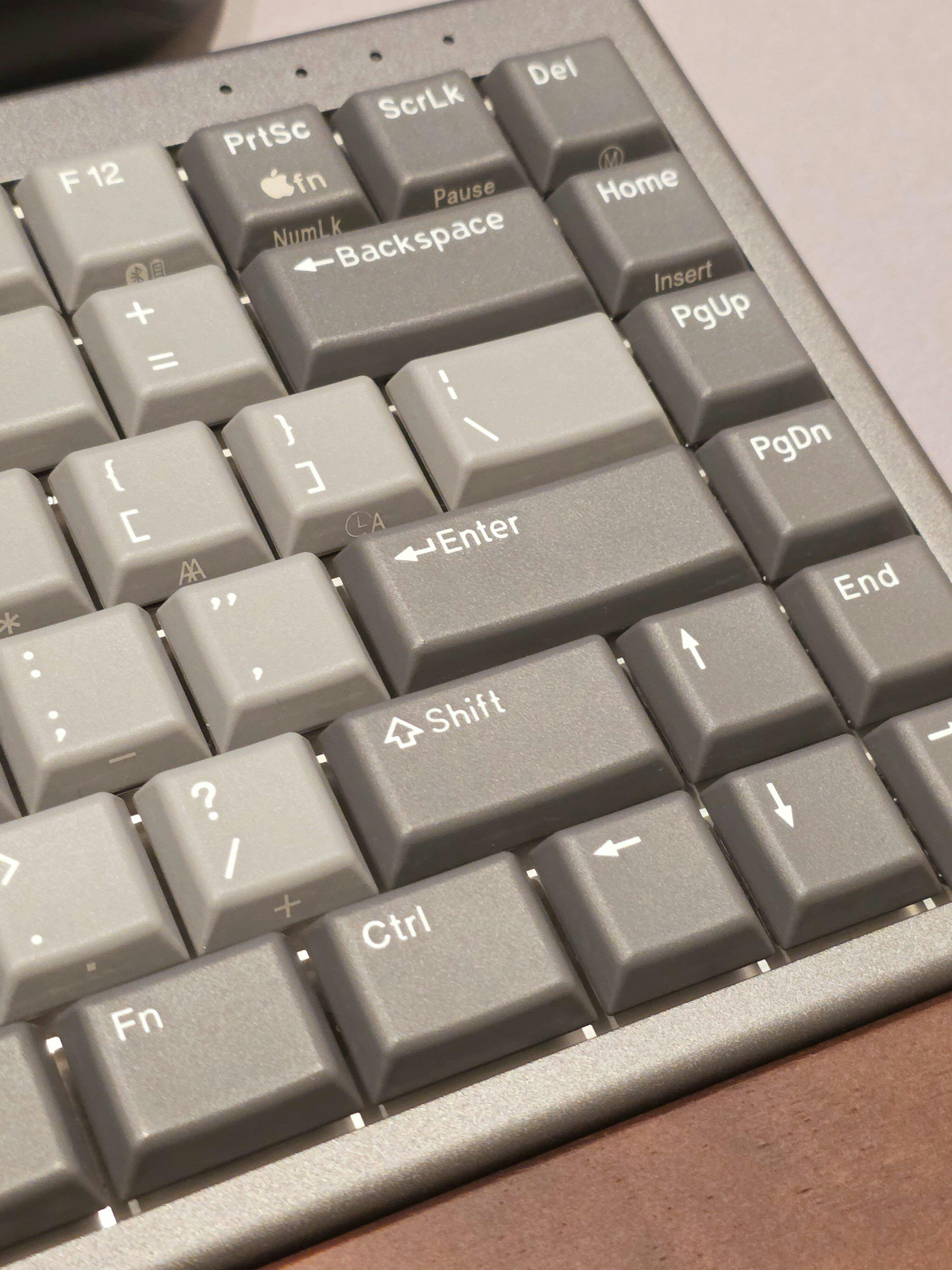 L84 Dark Gray | NiZ静電容量無接点方式キーボード | 最新版