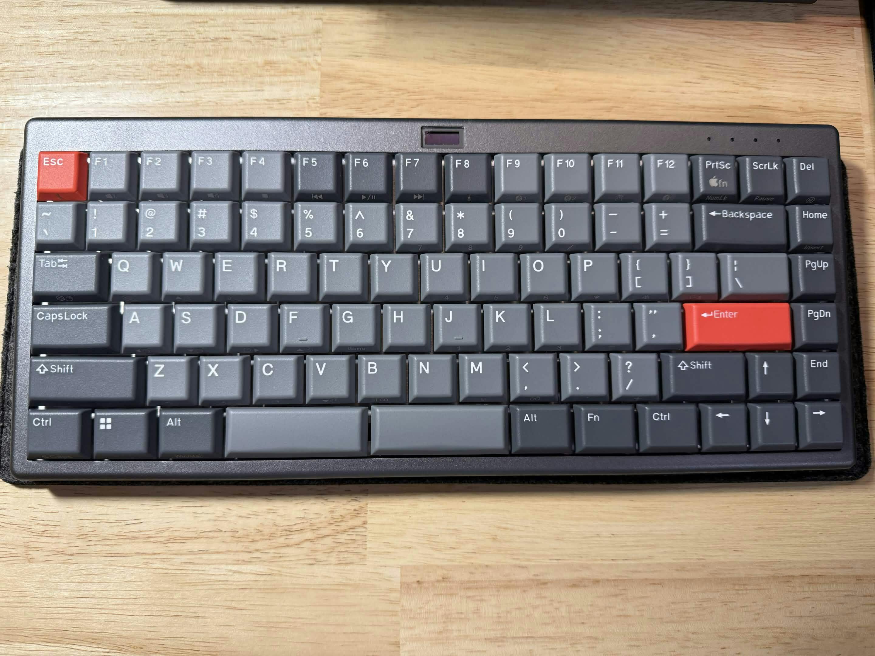 L84 Dark Gray | NiZ静電容量無接点方式キーボード | 最新版
