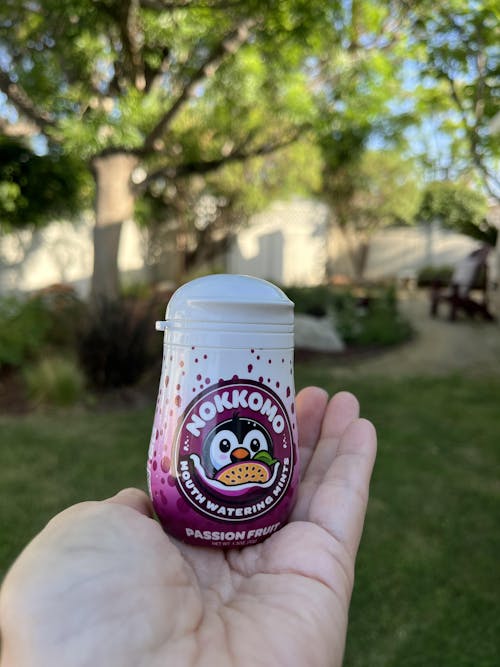 Nokkomo Mints Strawberry Fizzy Mints for Cottonmouth Relief