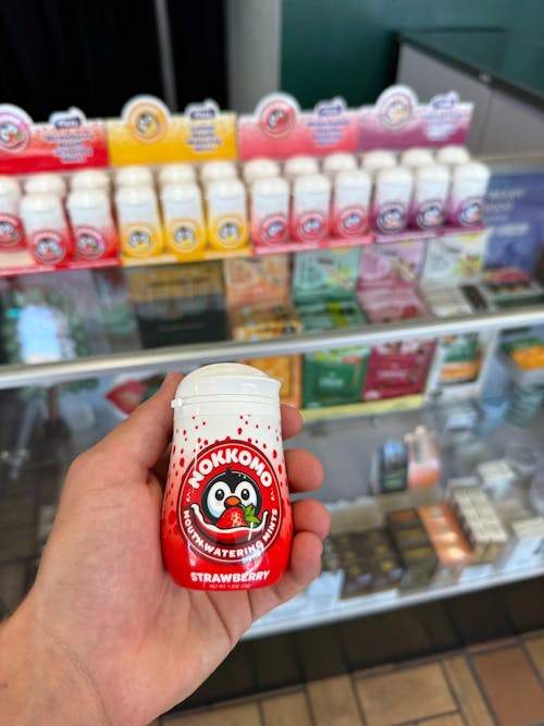 Nokkomo Mints Strawberry Fizzy Mints for Cottonmouth Relief