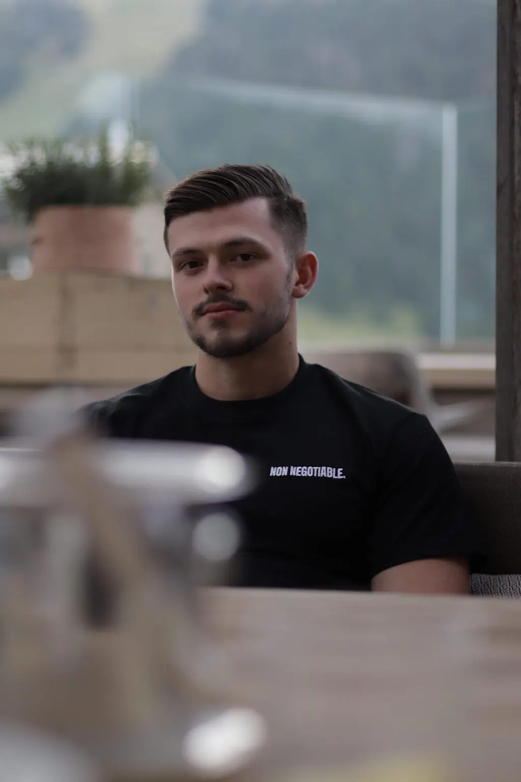 Camiseta NON NEGOTIABLE (Bordado)