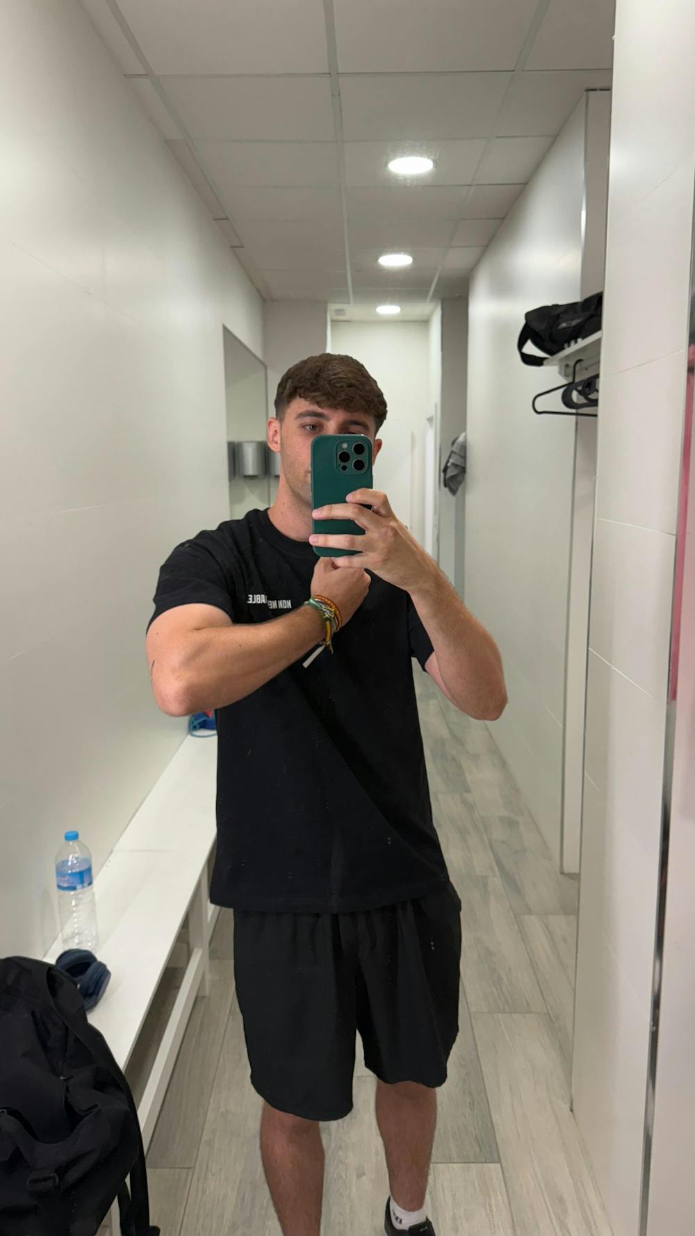 Camiseta NON NEGOTIABLE (Bordado)