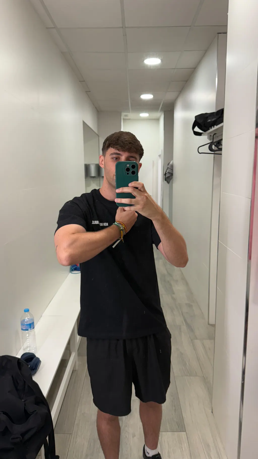 Camiseta NON NEGOTIABLE (Bordado)