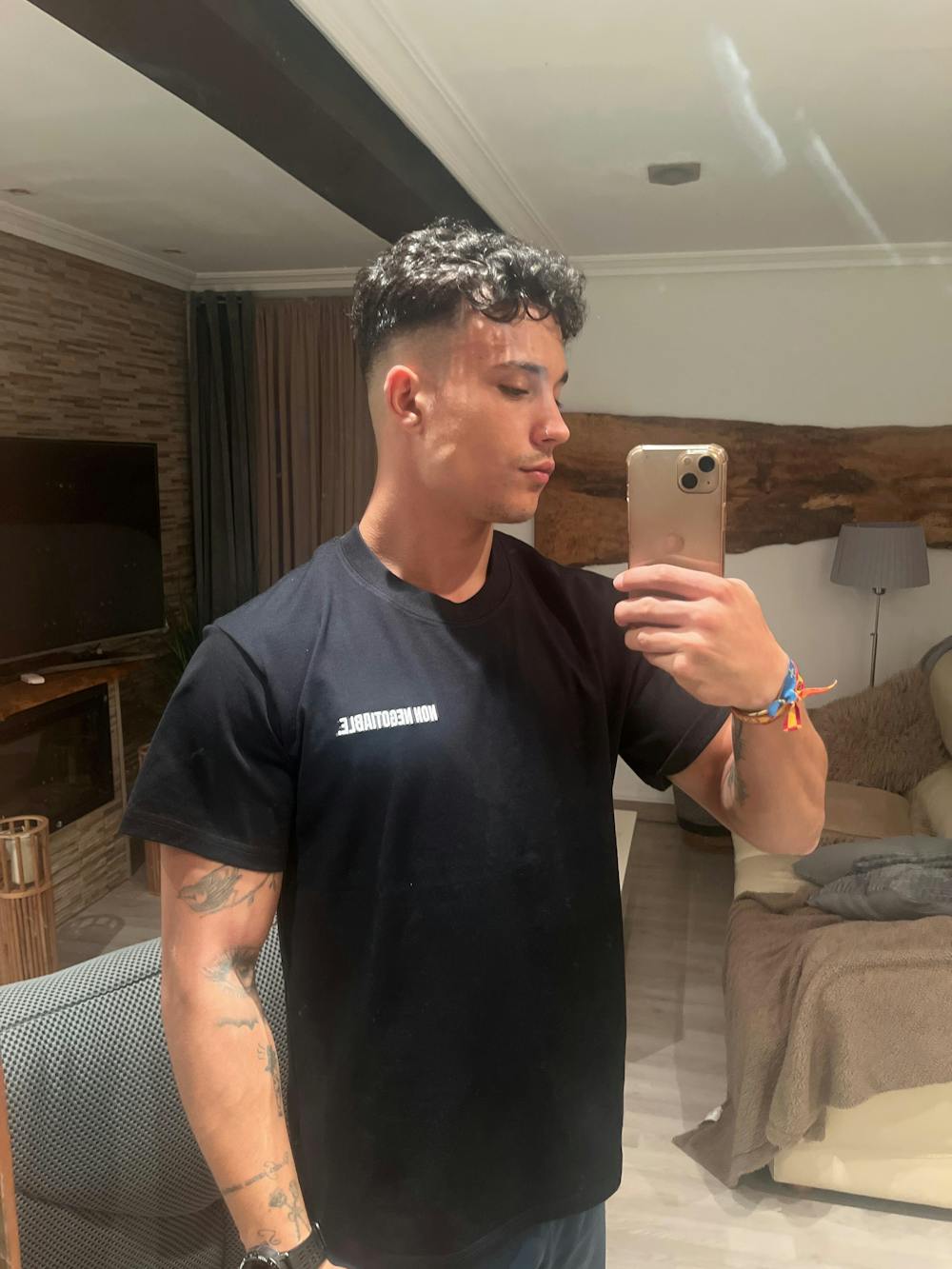 Camiseta NON NEGOTIABLE (Bordado)