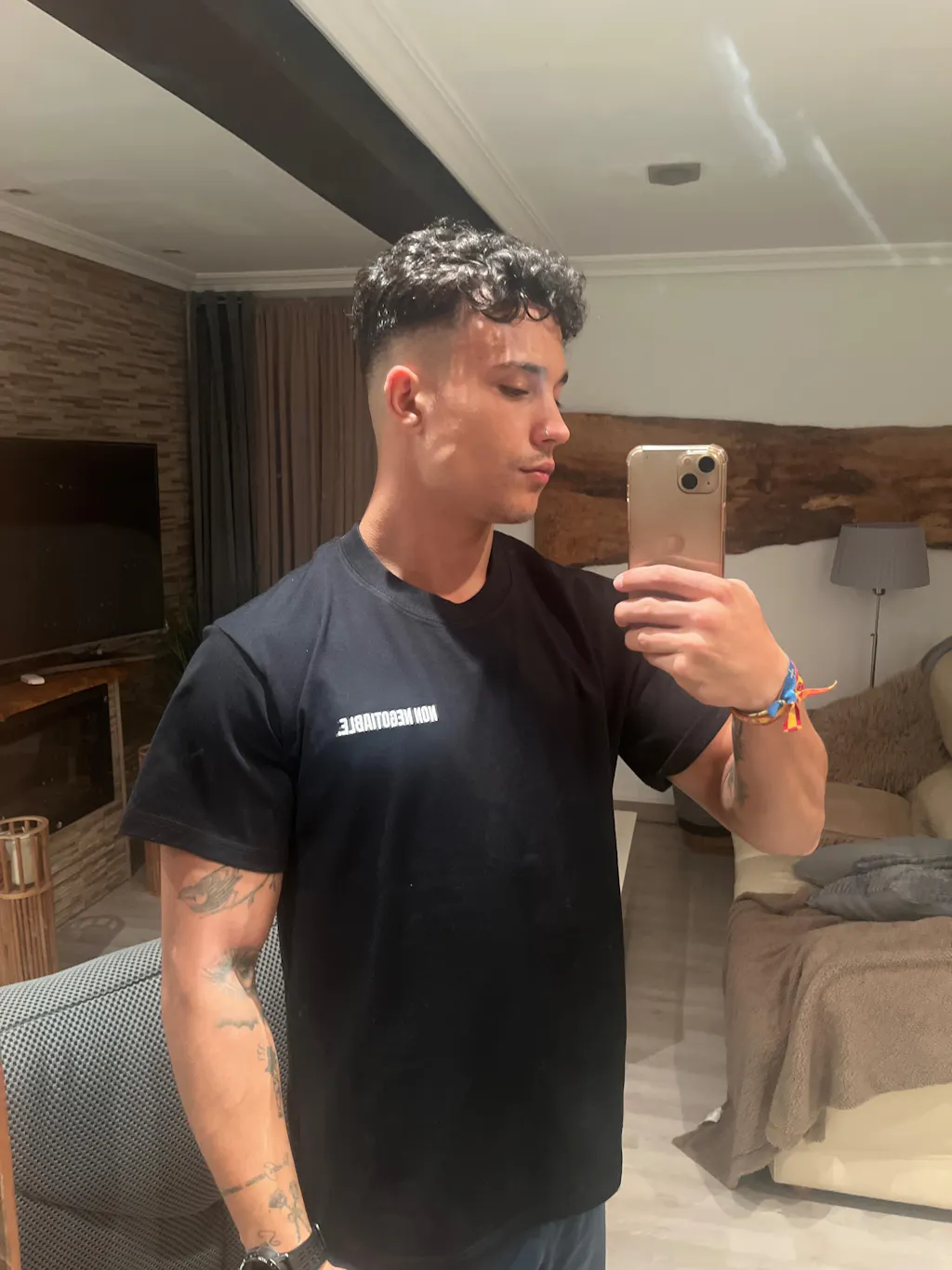 Camiseta NON NEGOTIABLE (Bordado)