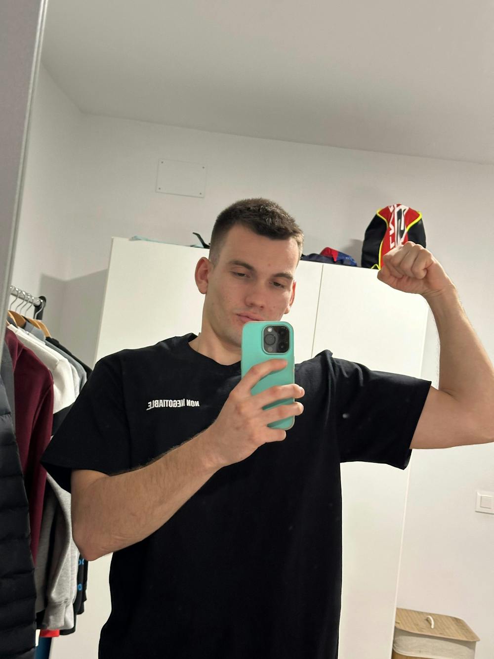 Camiseta NON NEGOTIABLE (Bordado)